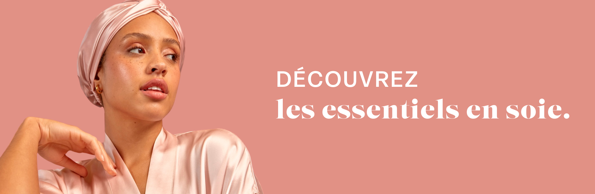 écouvrez les essentiels en soie de mûrier. Accessoires de beauté pour votre peau et vos cheveux.
